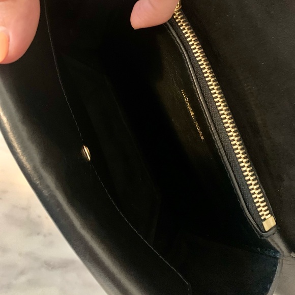 Mint -LIKE NEW- Michael Kors Medium CeCe Bag - Picture 10 of 15